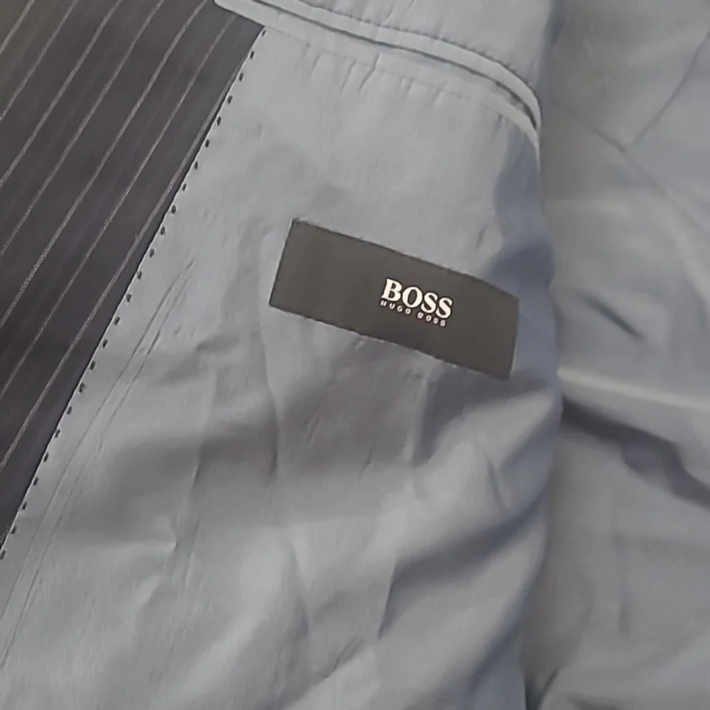 Hugo Boss 46R Wool Blazer Sport Coat Jacket Striped Navy & black 2 Buttons Long - Picture 7 of 9
